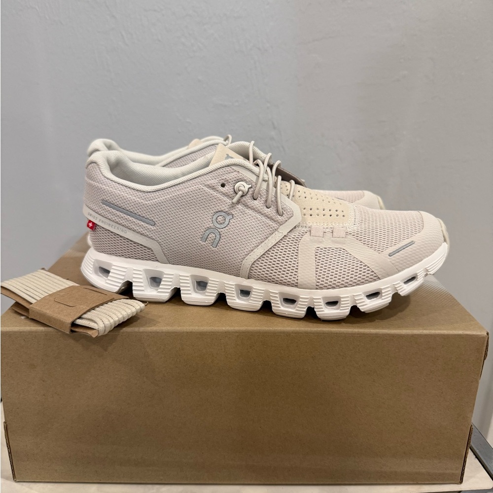 Never been worn- On Clouds Womens Running Shoe,